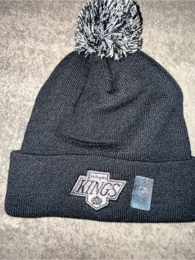 LA Kings NHL Black Cuffed Pom Beanie Hat OS